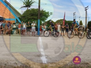 
<a style='margin-left: 5px;' class='btn btn-xs btn-social btn-facebook' href='https://www.facebook.com/sharer/sharer.php?u=https://www.boladovale.com.br/imgs/800-800-90/conteudo/fotos/1419/img3472.jpg' rel='popup' data-width='500' data-height='400'><i class='fa fa-facebook'></i>Compartilhar <span class='hidden-xs'>no Facebook</span>
</a> 
<a class='btn btn-default btn-xs' target='_blank' href='imgs/800-800-90/conteudo/fotos/1419/img3472.jpg'>
<span class='glyphicon glyphicon-cloud-download'></span> Salvar
</a> 
<span></span>