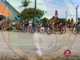 
<a style='margin-left: 5px;' class='btn btn-xs btn-social btn-facebook' href='https://www.facebook.com/sharer/sharer.php?u=https://www.boladovale.com.br/imgs/800-800-90/conteudo/fotos/1419/img3475.jpg' rel='popup' data-width='500' data-height='400'><i class='fa fa-facebook'></i>Compartilhar <span class='hidden-xs'>no Facebook</span>
</a> 
<a class='btn btn-default btn-xs' target='_blank' href='imgs/800-800-90/conteudo/fotos/1419/img3475.jpg'>
<span class='glyphicon glyphicon-cloud-download'></span> Salvar
</a> 
<span></span>
