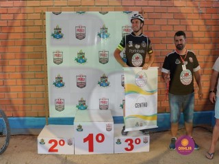 
<a style='margin-left: 5px;' class='btn btn-xs btn-social btn-facebook' href='https://www.facebook.com/sharer/sharer.php?u=https://www.boladovale.com.br/imgs/800-800-90/conteudo/fotos/1419/img3518.jpg' rel='popup' data-width='500' data-height='400'><i class='fa fa-facebook'></i>Compartilhar <span class='hidden-xs'>no Facebook</span>
</a> 
<a class='btn btn-default btn-xs' target='_blank' href='imgs/800-800-90/conteudo/fotos/1419/img3518.jpg'>
<span class='glyphicon glyphicon-cloud-download'></span> Salvar
</a> 
<span></span>