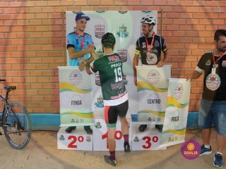 
<a style='margin-left: 5px;' class='btn btn-xs btn-social btn-facebook' href='https://www.facebook.com/sharer/sharer.php?u=https://www.boladovale.com.br/imgs/800-800-90/conteudo/fotos/1419/img3521.jpg' rel='popup' data-width='500' data-height='400'><i class='fa fa-facebook'></i>Compartilhar <span class='hidden-xs'>no Facebook</span>
</a> 
<a class='btn btn-default btn-xs' target='_blank' href='imgs/800-800-90/conteudo/fotos/1419/img3521.jpg'>
<span class='glyphicon glyphicon-cloud-download'></span> Salvar
</a> 
<span></span>