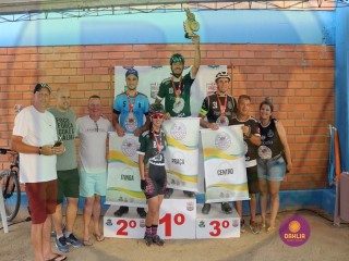 
<a style='margin-left: 5px;' class='btn btn-xs btn-social btn-facebook' href='https://www.facebook.com/sharer/sharer.php?u=https://www.boladovale.com.br/imgs/800-800-90/conteudo/fotos/1419/img3525.jpg' rel='popup' data-width='500' data-height='400'><i class='fa fa-facebook'></i>Compartilhar <span class='hidden-xs'>no Facebook</span>
</a> 
<a class='btn btn-default btn-xs' target='_blank' href='imgs/800-800-90/conteudo/fotos/1419/img3525.jpg'>
<span class='glyphicon glyphicon-cloud-download'></span> Salvar
</a> 
<span></span>