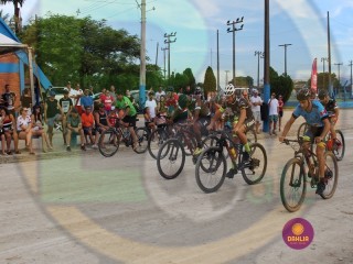
<a style='margin-left: 5px;' class='btn btn-xs btn-social btn-facebook' href='https://www.facebook.com/sharer/sharer.php?u=https://www.boladovale.com.br/imgs/800-800-90/conteudo/fotos/1419/img6278.jpg' rel='popup' data-width='500' data-height='400'><i class='fa fa-facebook'></i>Compartilhar <span class='hidden-xs'>no Facebook</span>
</a> 
<a class='btn btn-default btn-xs' target='_blank' href='imgs/800-800-90/conteudo/fotos/1419/img6278.jpg'>
<span class='glyphicon glyphicon-cloud-download'></span> Salvar
</a> 
<span></span>