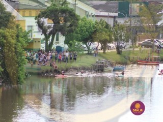 
<a style='margin-left: 5px;' class='btn btn-xs btn-social btn-facebook' href='https://www.facebook.com/sharer/sharer.php?u=https://www.boladovale.com.br/imgs/800-800-90/conteudo/fotos/1420/img6288.jpg' rel='popup' data-width='500' data-height='400'><i class='fa fa-facebook'></i>Compartilhar <span class='hidden-xs'>no Facebook</span>
</a> 
<a class='btn btn-default btn-xs' target='_blank' href='imgs/800-800-90/conteudo/fotos/1420/img6288.jpg'>
<span class='glyphicon glyphicon-cloud-download'></span> Salvar
</a> 
<span></span>