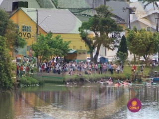 
<a style='margin-left: 5px;' class='btn btn-xs btn-social btn-facebook' href='https://www.facebook.com/sharer/sharer.php?u=https://www.boladovale.com.br/imgs/800-800-90/conteudo/fotos/1420/img6300.jpg' rel='popup' data-width='500' data-height='400'><i class='fa fa-facebook'></i>Compartilhar <span class='hidden-xs'>no Facebook</span>
</a> 
<a class='btn btn-default btn-xs' target='_blank' href='imgs/800-800-90/conteudo/fotos/1420/img6300.jpg'>
<span class='glyphicon glyphicon-cloud-download'></span> Salvar
</a> 
<span></span>