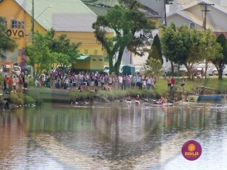 
<a style='margin-left: 5px;' class='btn btn-xs btn-social btn-facebook' href='https://www.facebook.com/sharer/sharer.php?u=https://www.boladovale.com.br/imgs/800-800-90/conteudo/fotos/1420/img6302.jpg' rel='popup' data-width='500' data-height='400'><i class='fa fa-facebook'></i>Compartilhar <span class='hidden-xs'>no Facebook</span>
</a> 
<a class='btn btn-default btn-xs' target='_blank' href='imgs/800-800-90/conteudo/fotos/1420/img6302.jpg'>
<span class='glyphicon glyphicon-cloud-download'></span> Salvar
</a> 
<span></span>