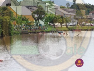 
<a style='margin-left: 5px;' class='btn btn-xs btn-social btn-facebook' href='https://www.facebook.com/sharer/sharer.php?u=https://www.boladovale.com.br/imgs/800-800-90/conteudo/fotos/1421/img6412.jpg' rel='popup' data-width='500' data-height='400'><i class='fa fa-facebook'></i>Compartilhar <span class='hidden-xs'>no Facebook</span>
</a> 
<a class='btn btn-default btn-xs' target='_blank' href='imgs/800-800-90/conteudo/fotos/1421/img6412.jpg'>
<span class='glyphicon glyphicon-cloud-download'></span> Salvar
</a> 
<span></span>