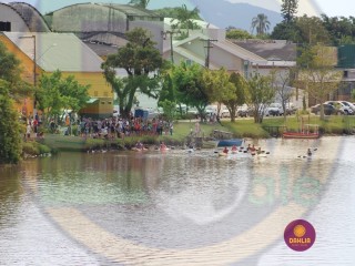 
<a style='margin-left: 5px;' class='btn btn-xs btn-social btn-facebook' href='https://www.facebook.com/sharer/sharer.php?u=https://www.boladovale.com.br/imgs/800-800-90/conteudo/fotos/1421/img6415.jpg' rel='popup' data-width='500' data-height='400'><i class='fa fa-facebook'></i>Compartilhar <span class='hidden-xs'>no Facebook</span>
</a> 
<a class='btn btn-default btn-xs' target='_blank' href='imgs/800-800-90/conteudo/fotos/1421/img6415.jpg'>
<span class='glyphicon glyphicon-cloud-download'></span> Salvar
</a> 
<span></span>