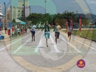 
<a style='margin-left: 5px;' class='btn btn-xs btn-social btn-facebook' href='https://www.facebook.com/sharer/sharer.php?u=https://www.boladovale.com.br/imgs/800-800-90/conteudo/fotos/1423/img0047.jpg' rel='popup' data-width='500' data-height='400'><i class='fa fa-facebook'></i>Compartilhar <span class='hidden-xs'>no Facebook</span>
</a> 
<a class='btn btn-default btn-xs' target='_blank' href='imgs/800-800-90/conteudo/fotos/1423/img0047.jpg'>
<span class='glyphicon glyphicon-cloud-download'></span> Salvar
</a> 
<span></span>