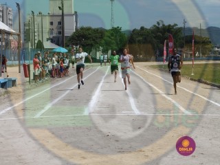 
<a style='margin-left: 5px;' class='btn btn-xs btn-social btn-facebook' href='https://www.facebook.com/sharer/sharer.php?u=https://www.boladovale.com.br/imgs/800-800-90/conteudo/fotos/1423/img0071.jpg' rel='popup' data-width='500' data-height='400'><i class='fa fa-facebook'></i>Compartilhar <span class='hidden-xs'>no Facebook</span>
</a> 
<a class='btn btn-default btn-xs' target='_blank' href='imgs/800-800-90/conteudo/fotos/1423/img0071.jpg'>
<span class='glyphicon glyphicon-cloud-download'></span> Salvar
</a> 
<span></span>