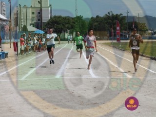 
<a style='margin-left: 5px;' class='btn btn-xs btn-social btn-facebook' href='https://www.facebook.com/sharer/sharer.php?u=https://www.boladovale.com.br/imgs/800-800-90/conteudo/fotos/1423/img0073.jpg' rel='popup' data-width='500' data-height='400'><i class='fa fa-facebook'></i>Compartilhar <span class='hidden-xs'>no Facebook</span>
</a> 
<a class='btn btn-default btn-xs' target='_blank' href='imgs/800-800-90/conteudo/fotos/1423/img0073.jpg'>
<span class='glyphicon glyphicon-cloud-download'></span> Salvar
</a> 
<span></span>