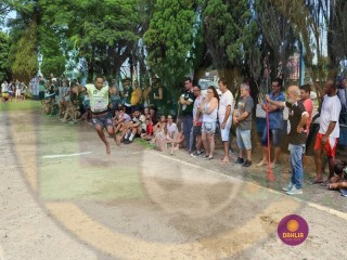 
<a style='margin-left: 5px;' class='btn btn-xs btn-social btn-facebook' href='https://www.facebook.com/sharer/sharer.php?u=https://www.boladovale.com.br/imgs/800-800-90/conteudo/fotos/1425/img3841.jpg' rel='popup' data-width='500' data-height='400'><i class='fa fa-facebook'></i>Compartilhar <span class='hidden-xs'>no Facebook</span>
</a> 
<a class='btn btn-default btn-xs' target='_blank' href='imgs/800-800-90/conteudo/fotos/1425/img3841.jpg'>
<span class='glyphicon glyphicon-cloud-download'></span> Salvar
</a> 
<span></span>