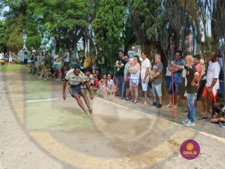 
<a style='margin-left: 5px;' class='btn btn-xs btn-social btn-facebook' href='https://www.facebook.com/sharer/sharer.php?u=https://www.boladovale.com.br/imgs/800-800-90/conteudo/fotos/1425/img3842.jpg' rel='popup' data-width='500' data-height='400'><i class='fa fa-facebook'></i>Compartilhar <span class='hidden-xs'>no Facebook</span>
</a> 
<a class='btn btn-default btn-xs' target='_blank' href='imgs/800-800-90/conteudo/fotos/1425/img3842.jpg'>
<span class='glyphicon glyphicon-cloud-download'></span> Salvar
</a> 
<span></span>