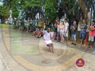 
<a style='margin-left: 5px;' class='btn btn-xs btn-social btn-facebook' href='https://www.facebook.com/sharer/sharer.php?u=https://www.boladovale.com.br/imgs/800-800-90/conteudo/fotos/1425/img3859.jpg' rel='popup' data-width='500' data-height='400'><i class='fa fa-facebook'></i>Compartilhar <span class='hidden-xs'>no Facebook</span>
</a> 
<a class='btn btn-default btn-xs' target='_blank' href='imgs/800-800-90/conteudo/fotos/1425/img3859.jpg'>
<span class='glyphicon glyphicon-cloud-download'></span> Salvar
</a> 
<span></span>