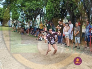 
<a style='margin-left: 5px;' class='btn btn-xs btn-social btn-facebook' href='https://www.facebook.com/sharer/sharer.php?u=https://www.boladovale.com.br/imgs/800-800-90/conteudo/fotos/1425/img3901.jpg' rel='popup' data-width='500' data-height='400'><i class='fa fa-facebook'></i>Compartilhar <span class='hidden-xs'>no Facebook</span>
</a> 
<a class='btn btn-default btn-xs' target='_blank' href='imgs/800-800-90/conteudo/fotos/1425/img3901.jpg'>
<span class='glyphicon glyphicon-cloud-download'></span> Salvar
</a> 
<span></span>