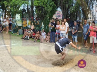 
<a style='margin-left: 5px;' class='btn btn-xs btn-social btn-facebook' href='https://www.facebook.com/sharer/sharer.php?u=https://www.boladovale.com.br/imgs/800-800-90/conteudo/fotos/1425/img3907.jpg' rel='popup' data-width='500' data-height='400'><i class='fa fa-facebook'></i>Compartilhar <span class='hidden-xs'>no Facebook</span>
</a> 
<a class='btn btn-default btn-xs' target='_blank' href='imgs/800-800-90/conteudo/fotos/1425/img3907.jpg'>
<span class='glyphicon glyphicon-cloud-download'></span> Salvar
</a> 
<span></span>