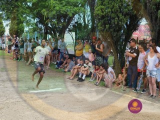 
<a style='margin-left: 5px;' class='btn btn-xs btn-social btn-facebook' href='https://www.facebook.com/sharer/sharer.php?u=https://www.boladovale.com.br/imgs/800-800-90/conteudo/fotos/1425/img3914.jpg' rel='popup' data-width='500' data-height='400'><i class='fa fa-facebook'></i>Compartilhar <span class='hidden-xs'>no Facebook</span>
</a> 
<a class='btn btn-default btn-xs' target='_blank' href='imgs/800-800-90/conteudo/fotos/1425/img3914.jpg'>
<span class='glyphicon glyphicon-cloud-download'></span> Salvar
</a> 
<span></span>