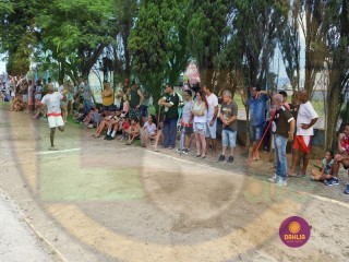 
<a style='margin-left: 5px;' class='btn btn-xs btn-social btn-facebook' href='https://www.facebook.com/sharer/sharer.php?u=https://www.boladovale.com.br/imgs/800-800-90/conteudo/fotos/1425/img3937.jpg' rel='popup' data-width='500' data-height='400'><i class='fa fa-facebook'></i>Compartilhar <span class='hidden-xs'>no Facebook</span>
</a> 
<a class='btn btn-default btn-xs' target='_blank' href='imgs/800-800-90/conteudo/fotos/1425/img3937.jpg'>
<span class='glyphicon glyphicon-cloud-download'></span> Salvar
</a> 
<span></span>