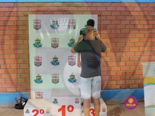 
<a style='margin-left: 5px;' class='btn btn-xs btn-social btn-facebook' href='https://www.facebook.com/sharer/sharer.php?u=https://www.boladovale.com.br/imgs/800-800-90/conteudo/fotos/1425/img7332.jpg' rel='popup' data-width='500' data-height='400'><i class='fa fa-facebook'></i>Compartilhar <span class='hidden-xs'>no Facebook</span>
</a> 
<a class='btn btn-default btn-xs' target='_blank' href='imgs/800-800-90/conteudo/fotos/1425/img7332.jpg'>
<span class='glyphicon glyphicon-cloud-download'></span> Salvar
</a> 
<span></span>