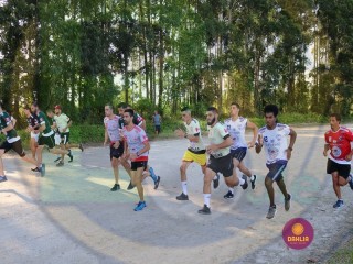 
<a style='margin-left: 5px;' class='btn btn-xs btn-social btn-facebook' href='https://www.facebook.com/sharer/sharer.php?u=https://www.boladovale.com.br/imgs/800-800-90/conteudo/fotos/1429/img7029.jpg' rel='popup' data-width='500' data-height='400'><i class='fa fa-facebook'></i>Compartilhar <span class='hidden-xs'>no Facebook</span>
</a> 
<a class='btn btn-default btn-xs' target='_blank' href='imgs/800-800-90/conteudo/fotos/1429/img7029.jpg'>
<span class='glyphicon glyphicon-cloud-download'></span> Salvar
</a> 
<span></span>