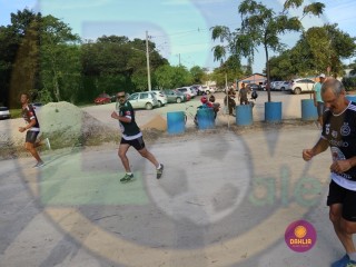 
<a style='margin-left: 5px;' class='btn btn-xs btn-social btn-facebook' href='https://www.facebook.com/sharer/sharer.php?u=https://www.boladovale.com.br/imgs/800-800-90/conteudo/fotos/1431/img7223.jpg' rel='popup' data-width='500' data-height='400'><i class='fa fa-facebook'></i>Compartilhar <span class='hidden-xs'>no Facebook</span>
</a> 
<a class='btn btn-default btn-xs' target='_blank' href='imgs/800-800-90/conteudo/fotos/1431/img7223.jpg'>
<span class='glyphicon glyphicon-cloud-download'></span> Salvar
</a> 
<span></span>