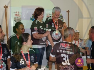 
<a style='margin-left: 5px;' class='btn btn-xs btn-social btn-facebook' href='https://www.facebook.com/sharer/sharer.php?u=https://www.boladovale.com.br/imgs/800-800-90/conteudo/fotos/1432/img7479.jpg' rel='popup' data-width='500' data-height='400'><i class='fa fa-facebook'></i>Compartilhar <span class='hidden-xs'>no Facebook</span>
</a> 
<a class='btn btn-default btn-xs' target='_blank' href='imgs/800-800-90/conteudo/fotos/1432/img7479.jpg'>
<span class='glyphicon glyphicon-cloud-download'></span> Salvar
</a> 
<span></span>