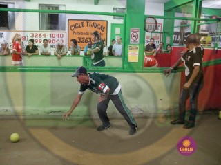 
<a style='margin-left: 5px;' class='btn btn-xs btn-social btn-facebook' href='https://www.facebook.com/sharer/sharer.php?u=https://www.boladovale.com.br/imgs/800-800-90/conteudo/fotos/1436/img7795.jpg' rel='popup' data-width='500' data-height='400'><i class='fa fa-facebook'></i>Compartilhar <span class='hidden-xs'>no Facebook</span>
</a> 
<a class='btn btn-default btn-xs' target='_blank' href='imgs/800-800-90/conteudo/fotos/1436/img7795.jpg'>
<span class='glyphicon glyphicon-cloud-download'></span> Salvar
</a> 
<span></span>