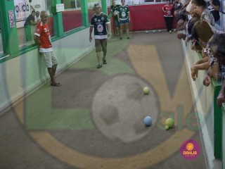 
<a style='margin-left: 5px;' class='btn btn-xs btn-social btn-facebook' href='https://www.facebook.com/sharer/sharer.php?u=https://www.boladovale.com.br/imgs/800-800-90/conteudo/fotos/1436/img7831.jpg' rel='popup' data-width='500' data-height='400'><i class='fa fa-facebook'></i>Compartilhar <span class='hidden-xs'>no Facebook</span>
</a> 
<a class='btn btn-default btn-xs' target='_blank' href='imgs/800-800-90/conteudo/fotos/1436/img7831.jpg'>
<span class='glyphicon glyphicon-cloud-download'></span> Salvar
</a> 
<span></span>