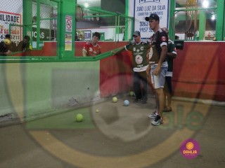 
<a style='margin-left: 5px;' class='btn btn-xs btn-social btn-facebook' href='https://www.facebook.com/sharer/sharer.php?u=https://www.boladovale.com.br/imgs/800-800-90/conteudo/fotos/1436/img7838.jpg' rel='popup' data-width='500' data-height='400'><i class='fa fa-facebook'></i>Compartilhar <span class='hidden-xs'>no Facebook</span>
</a> 
<a class='btn btn-default btn-xs' target='_blank' href='imgs/800-800-90/conteudo/fotos/1436/img7838.jpg'>
<span class='glyphicon glyphicon-cloud-download'></span> Salvar
</a> 
<span></span>