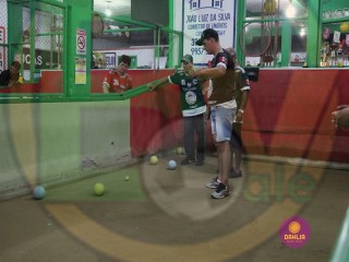 
<a style='margin-left: 5px;' class='btn btn-xs btn-social btn-facebook' href='https://www.facebook.com/sharer/sharer.php?u=https://www.boladovale.com.br/imgs/800-800-90/conteudo/fotos/1436/img7839.jpg' rel='popup' data-width='500' data-height='400'><i class='fa fa-facebook'></i>Compartilhar <span class='hidden-xs'>no Facebook</span>
</a> 
<a class='btn btn-default btn-xs' target='_blank' href='imgs/800-800-90/conteudo/fotos/1436/img7839.jpg'>
<span class='glyphicon glyphicon-cloud-download'></span> Salvar
</a> 
<span></span>