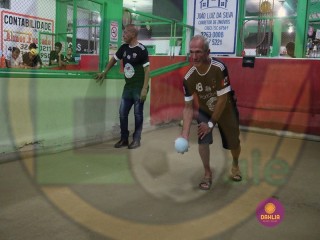 
<a style='margin-left: 5px;' class='btn btn-xs btn-social btn-facebook' href='https://www.facebook.com/sharer/sharer.php?u=https://www.boladovale.com.br/imgs/800-800-90/conteudo/fotos/1436/img7847.jpg' rel='popup' data-width='500' data-height='400'><i class='fa fa-facebook'></i>Compartilhar <span class='hidden-xs'>no Facebook</span>
</a> 
<a class='btn btn-default btn-xs' target='_blank' href='imgs/800-800-90/conteudo/fotos/1436/img7847.jpg'>
<span class='glyphicon glyphicon-cloud-download'></span> Salvar
</a> 
<span></span>