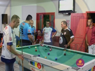 
<a style='margin-left: 5px;' class='btn btn-xs btn-social btn-facebook' href='https://www.facebook.com/sharer/sharer.php?u=https://www.boladovale.com.br/imgs/800-800-90/conteudo/fotos/1437/img7895.jpg' rel='popup' data-width='500' data-height='400'><i class='fa fa-facebook'></i>Compartilhar <span class='hidden-xs'>no Facebook</span>
</a> 
<a class='btn btn-default btn-xs' target='_blank' href='imgs/800-800-90/conteudo/fotos/1437/img7895.jpg'>
<span class='glyphicon glyphicon-cloud-download'></span> Salvar
</a> 
<span></span>