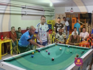 
<a style='margin-left: 5px;' class='btn btn-xs btn-social btn-facebook' href='https://www.facebook.com/sharer/sharer.php?u=https://www.boladovale.com.br/imgs/800-800-90/conteudo/fotos/1437/img7902.jpg' rel='popup' data-width='500' data-height='400'><i class='fa fa-facebook'></i>Compartilhar <span class='hidden-xs'>no Facebook</span>
</a> 
<a class='btn btn-default btn-xs' target='_blank' href='imgs/800-800-90/conteudo/fotos/1437/img7902.jpg'>
<span class='glyphicon glyphicon-cloud-download'></span> Salvar
</a> 
<span></span>