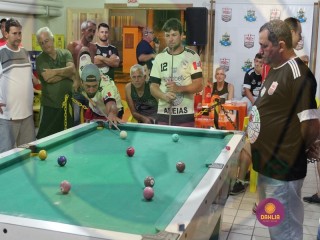 
<a style='margin-left: 5px;' class='btn btn-xs btn-social btn-facebook' href='https://www.facebook.com/sharer/sharer.php?u=https://www.boladovale.com.br/imgs/800-800-90/conteudo/fotos/1437/img7918.jpg' rel='popup' data-width='500' data-height='400'><i class='fa fa-facebook'></i>Compartilhar <span class='hidden-xs'>no Facebook</span>
</a> 
<a class='btn btn-default btn-xs' target='_blank' href='imgs/800-800-90/conteudo/fotos/1437/img7918.jpg'>
<span class='glyphicon glyphicon-cloud-download'></span> Salvar
</a> 
<span></span>