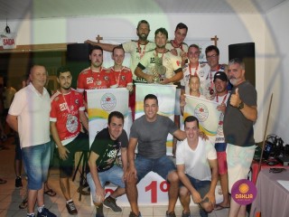 
<a style='margin-left: 5px;' class='btn btn-xs btn-social btn-facebook' href='https://www.facebook.com/sharer/sharer.php?u=https://www.boladovale.com.br/imgs/800-800-90/conteudo/fotos/1437/img7980.jpg' rel='popup' data-width='500' data-height='400'><i class='fa fa-facebook'></i>Compartilhar <span class='hidden-xs'>no Facebook</span>
</a> 
<a class='btn btn-default btn-xs' target='_blank' href='imgs/800-800-90/conteudo/fotos/1437/img7980.jpg'>
<span class='glyphicon glyphicon-cloud-download'></span> Salvar
</a> 
<span></span>