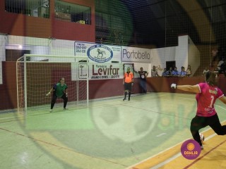 
<a style='margin-left: 5px;' class='btn btn-xs btn-social btn-facebook' href='https://www.facebook.com/sharer/sharer.php?u=https://www.boladovale.com.br/imgs/800-800-90/conteudo/fotos/1439/img8065.jpg' rel='popup' data-width='500' data-height='400'><i class='fa fa-facebook'></i>Compartilhar <span class='hidden-xs'>no Facebook</span>
</a> 
<a class='btn btn-default btn-xs' target='_blank' href='imgs/800-800-90/conteudo/fotos/1439/img8065.jpg'>
<span class='glyphicon glyphicon-cloud-download'></span> Salvar
</a> 
<span></span>