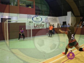 
<a style='margin-left: 5px;' class='btn btn-xs btn-social btn-facebook' href='https://www.facebook.com/sharer/sharer.php?u=https://www.boladovale.com.br/imgs/800-800-90/conteudo/fotos/1439/img8068.jpg' rel='popup' data-width='500' data-height='400'><i class='fa fa-facebook'></i>Compartilhar <span class='hidden-xs'>no Facebook</span>
</a> 
<a class='btn btn-default btn-xs' target='_blank' href='imgs/800-800-90/conteudo/fotos/1439/img8068.jpg'>
<span class='glyphicon glyphicon-cloud-download'></span> Salvar
</a> 
<span></span>