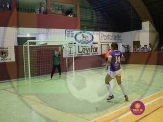 
<a style='margin-left: 5px;' class='btn btn-xs btn-social btn-facebook' href='https://www.facebook.com/sharer/sharer.php?u=https://www.boladovale.com.br/imgs/800-800-90/conteudo/fotos/1439/img8073.jpg' rel='popup' data-width='500' data-height='400'><i class='fa fa-facebook'></i>Compartilhar <span class='hidden-xs'>no Facebook</span>
</a> 
<a class='btn btn-default btn-xs' target='_blank' href='imgs/800-800-90/conteudo/fotos/1439/img8073.jpg'>
<span class='glyphicon glyphicon-cloud-download'></span> Salvar
</a> 
<span></span>
