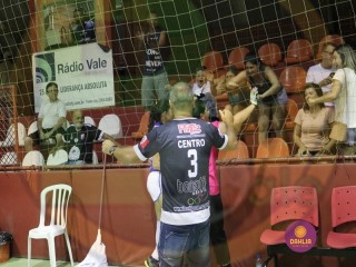 
<a style='margin-left: 5px;' class='btn btn-xs btn-social btn-facebook' href='https://www.facebook.com/sharer/sharer.php?u=https://www.boladovale.com.br/imgs/800-800-90/conteudo/fotos/1439/img8109.jpg' rel='popup' data-width='500' data-height='400'><i class='fa fa-facebook'></i>Compartilhar <span class='hidden-xs'>no Facebook</span>
</a> 
<a class='btn btn-default btn-xs' target='_blank' href='imgs/800-800-90/conteudo/fotos/1439/img8109.jpg'>
<span class='glyphicon glyphicon-cloud-download'></span> Salvar
</a> 
<span></span>