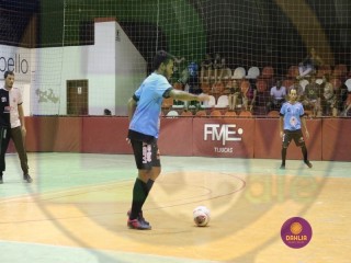 
<a style='margin-left: 5px;' class='btn btn-xs btn-social btn-facebook' href='https://www.facebook.com/sharer/sharer.php?u=https://www.boladovale.com.br/imgs/800-800-90/conteudo/fotos/1440/img8161.jpg' rel='popup' data-width='500' data-height='400'><i class='fa fa-facebook'></i>Compartilhar <span class='hidden-xs'>no Facebook</span>
</a> 
<a class='btn btn-default btn-xs' target='_blank' href='imgs/800-800-90/conteudo/fotos/1440/img8161.jpg'>
<span class='glyphicon glyphicon-cloud-download'></span> Salvar
</a> 
<span></span>