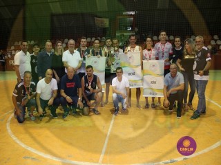 
<a style='margin-left: 5px;' class='btn btn-xs btn-social btn-facebook' href='https://www.facebook.com/sharer/sharer.php?u=https://www.boladovale.com.br/imgs/800-800-90/conteudo/fotos/1444/img9261.jpg' rel='popup' data-width='500' data-height='400'><i class='fa fa-facebook'></i>Compartilhar <span class='hidden-xs'>no Facebook</span>
</a> 
<a class='btn btn-default btn-xs' target='_blank' href='imgs/800-800-90/conteudo/fotos/1444/img9261.jpg'>
<span class='glyphicon glyphicon-cloud-download'></span> Salvar
</a> 
<span></span>
