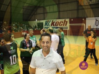
<a style='margin-left: 5px;' class='btn btn-xs btn-social btn-facebook' href='https://www.facebook.com/sharer/sharer.php?u=https://www.boladovale.com.br/imgs/800-800-90/conteudo/fotos/1445/img9029.jpg' rel='popup' data-width='500' data-height='400'><i class='fa fa-facebook'></i>Compartilhar <span class='hidden-xs'>no Facebook</span>
</a> 
<a class='btn btn-default btn-xs' target='_blank' href='imgs/800-800-90/conteudo/fotos/1445/img9029.jpg'>
<span class='glyphicon glyphicon-cloud-download'></span> Salvar
</a> 
<span></span>