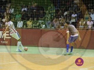 
<a style='margin-left: 5px;' class='btn btn-xs btn-social btn-facebook' href='https://www.facebook.com/sharer/sharer.php?u=https://www.boladovale.com.br/imgs/800-800-90/conteudo/fotos/1446/img9101.jpg' rel='popup' data-width='500' data-height='400'><i class='fa fa-facebook'></i>Compartilhar <span class='hidden-xs'>no Facebook</span>
</a> 
<a class='btn btn-default btn-xs' target='_blank' href='imgs/800-800-90/conteudo/fotos/1446/img9101.jpg'>
<span class='glyphicon glyphicon-cloud-download'></span> Salvar
</a> 
<span></span>