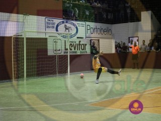 
<a style='margin-left: 5px;' class='btn btn-xs btn-social btn-facebook' href='https://www.facebook.com/sharer/sharer.php?u=https://www.boladovale.com.br/imgs/800-800-90/conteudo/fotos/1446/img9185.jpg' rel='popup' data-width='500' data-height='400'><i class='fa fa-facebook'></i>Compartilhar <span class='hidden-xs'>no Facebook</span>
</a> 
<a class='btn btn-default btn-xs' target='_blank' href='imgs/800-800-90/conteudo/fotos/1446/img9185.jpg'>
<span class='glyphicon glyphicon-cloud-download'></span> Salvar
</a> 
<span></span>