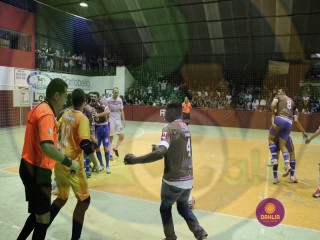 
<a style='margin-left: 5px;' class='btn btn-xs btn-social btn-facebook' href='https://www.facebook.com/sharer/sharer.php?u=https://www.boladovale.com.br/imgs/800-800-90/conteudo/fotos/1446/img9192.jpg' rel='popup' data-width='500' data-height='400'><i class='fa fa-facebook'></i>Compartilhar <span class='hidden-xs'>no Facebook</span>
</a> 
<a class='btn btn-default btn-xs' target='_blank' href='imgs/800-800-90/conteudo/fotos/1446/img9192.jpg'>
<span class='glyphicon glyphicon-cloud-download'></span> Salvar
</a> 
<span></span>