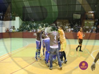 
<a style='margin-left: 5px;' class='btn btn-xs btn-social btn-facebook' href='https://www.facebook.com/sharer/sharer.php?u=https://www.boladovale.com.br/imgs/800-800-90/conteudo/fotos/1446/img9194.jpg' rel='popup' data-width='500' data-height='400'><i class='fa fa-facebook'></i>Compartilhar <span class='hidden-xs'>no Facebook</span>
</a> 
<a class='btn btn-default btn-xs' target='_blank' href='imgs/800-800-90/conteudo/fotos/1446/img9194.jpg'>
<span class='glyphicon glyphicon-cloud-download'></span> Salvar
</a> 
<span></span>