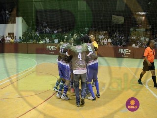 
<a style='margin-left: 5px;' class='btn btn-xs btn-social btn-facebook' href='https://www.facebook.com/sharer/sharer.php?u=https://www.boladovale.com.br/imgs/800-800-90/conteudo/fotos/1446/img9195.jpg' rel='popup' data-width='500' data-height='400'><i class='fa fa-facebook'></i>Compartilhar <span class='hidden-xs'>no Facebook</span>
</a> 
<a class='btn btn-default btn-xs' target='_blank' href='imgs/800-800-90/conteudo/fotos/1446/img9195.jpg'>
<span class='glyphicon glyphicon-cloud-download'></span> Salvar
</a> 
<span></span>