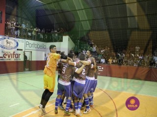 
<a style='margin-left: 5px;' class='btn btn-xs btn-social btn-facebook' href='https://www.facebook.com/sharer/sharer.php?u=https://www.boladovale.com.br/imgs/800-800-90/conteudo/fotos/1446/img9198.jpg' rel='popup' data-width='500' data-height='400'><i class='fa fa-facebook'></i>Compartilhar <span class='hidden-xs'>no Facebook</span>
</a> 
<a class='btn btn-default btn-xs' target='_blank' href='imgs/800-800-90/conteudo/fotos/1446/img9198.jpg'>
<span class='glyphicon glyphicon-cloud-download'></span> Salvar
</a> 
<span></span>