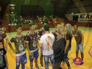 
<a style='margin-left: 5px;' class='btn btn-xs btn-social btn-facebook' href='https://www.facebook.com/sharer/sharer.php?u=https://www.boladovale.com.br/imgs/800-800-90/conteudo/fotos/1446/img9221.jpg' rel='popup' data-width='500' data-height='400'><i class='fa fa-facebook'></i>Compartilhar <span class='hidden-xs'>no Facebook</span>
</a> 
<a class='btn btn-default btn-xs' target='_blank' href='imgs/800-800-90/conteudo/fotos/1446/img9221.jpg'>
<span class='glyphicon glyphicon-cloud-download'></span> Salvar
</a> 
<span></span>