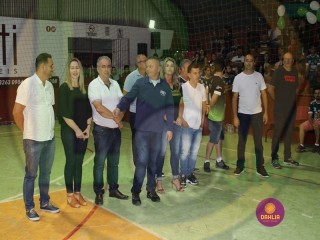 
<a style='margin-left: 5px;' class='btn btn-xs btn-social btn-facebook' href='https://www.facebook.com/sharer/sharer.php?u=https://www.boladovale.com.br/imgs/800-800-90/conteudo/fotos/1447/img9262.jpg' rel='popup' data-width='500' data-height='400'><i class='fa fa-facebook'></i>Compartilhar <span class='hidden-xs'>no Facebook</span>
</a> 
<a class='btn btn-default btn-xs' target='_blank' href='imgs/800-800-90/conteudo/fotos/1447/img9262.jpg'>
<span class='glyphicon glyphicon-cloud-download'></span> Salvar
</a> 
<span></span>