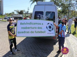 
<a style='margin-left: 5px;' class='btn btn-xs btn-social btn-facebook' href='https://www.facebook.com/sharer/sharer.php?u=https://www.boladovale.com.br/imgs/800-800-90/conteudo/fotos/1448/img8926.jpg' rel='popup' data-width='500' data-height='400'><i class='fa fa-facebook'></i>Compartilhar <span class='hidden-xs'>no Facebook</span>
</a> 
<a class='btn btn-default btn-xs' target='_blank' href='imgs/800-800-90/conteudo/fotos/1448/img8926.jpg'>
<span class='glyphicon glyphicon-cloud-download'></span> Salvar
</a> 
<span></span>